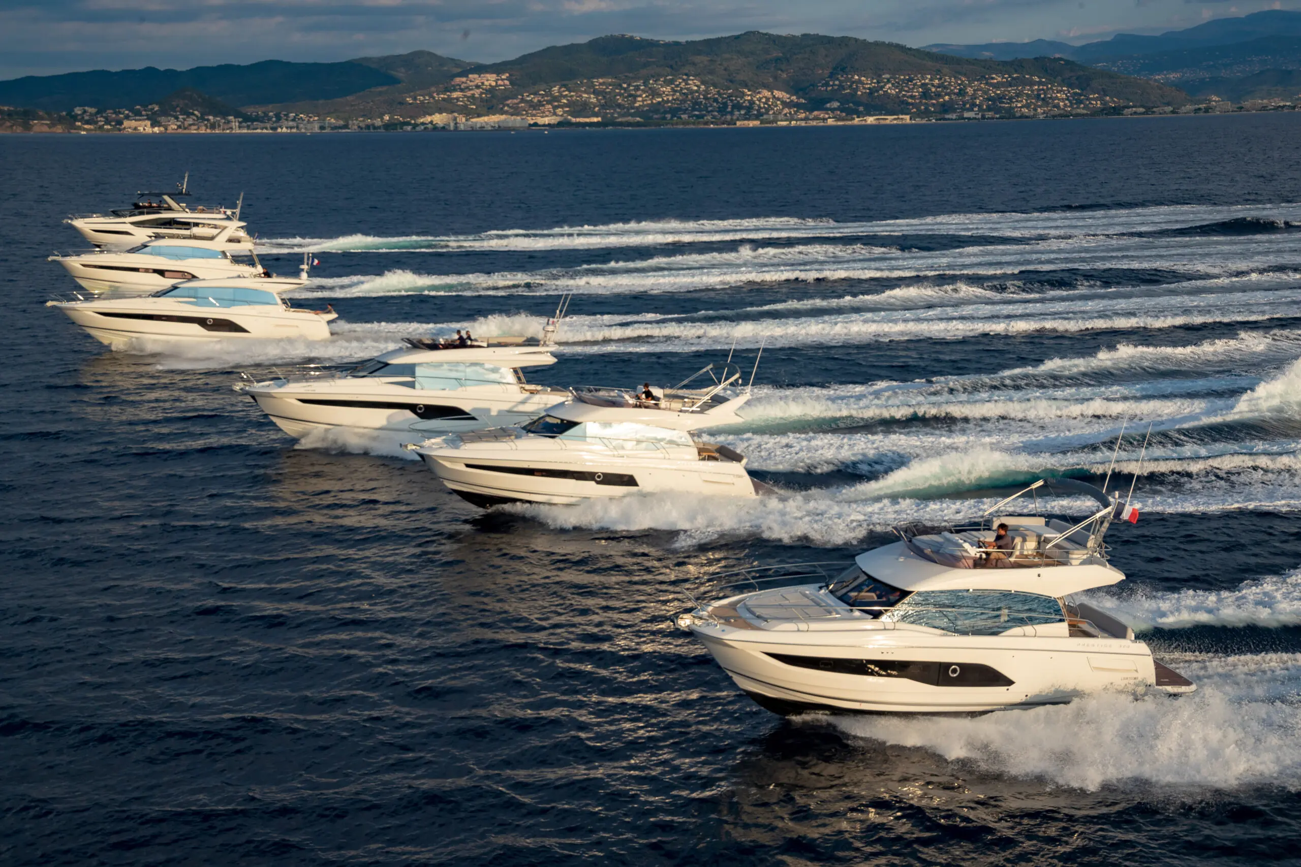 -470 Axopar, Eyachts Australia and New Zealand