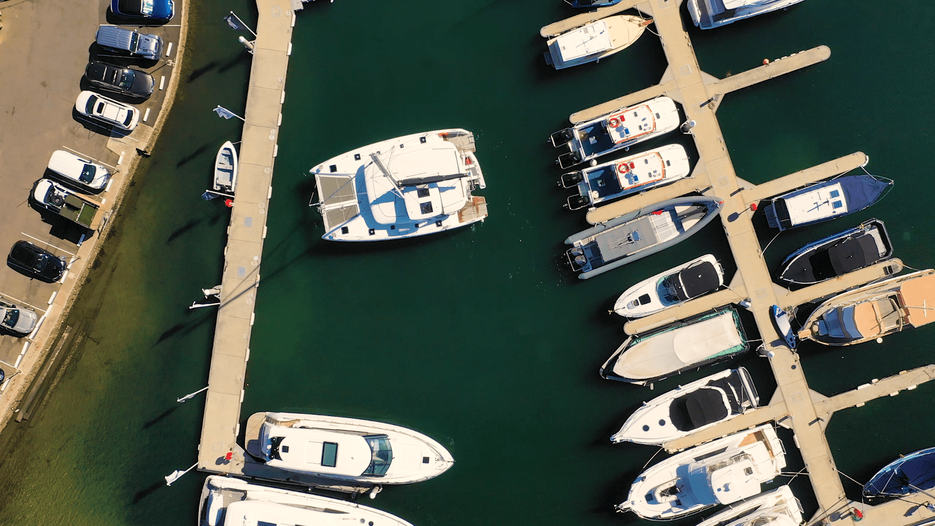 Catamaran Manoeuvring Tips