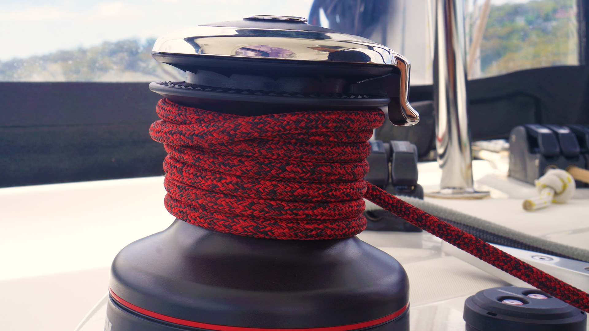 Back to Basics how to use a winch Not good Lagoon Catamaran How to use the electric winch
