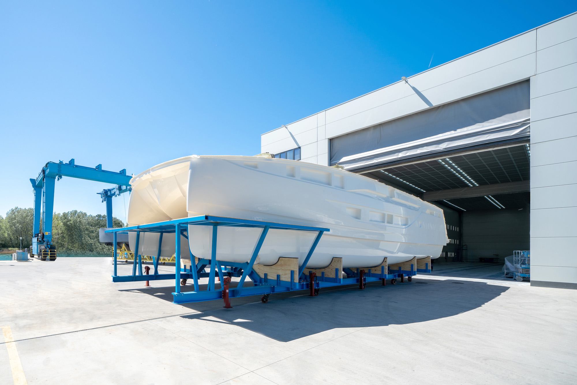 11_Lunching and Painting booth Prestige x60 - TMG Yachts