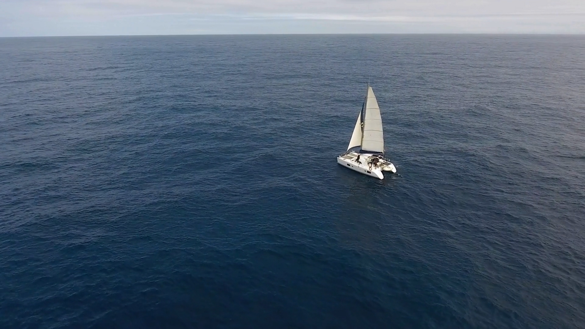 i (2) Lagoon Whitsundays Escapade Yachts TMG AUSTRALIA