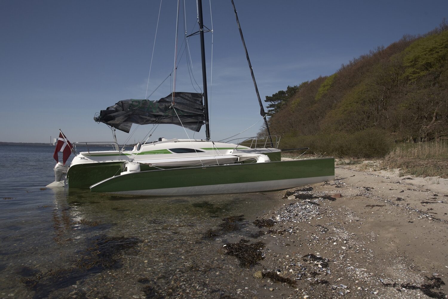Dragonfly 28 - TMG Yachts Previously The Multihull Group