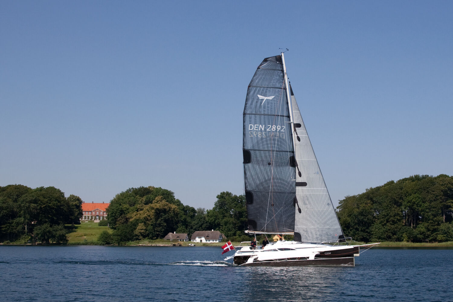 Dragonfly 28 - TMG Yachts Previously The Multihull Group