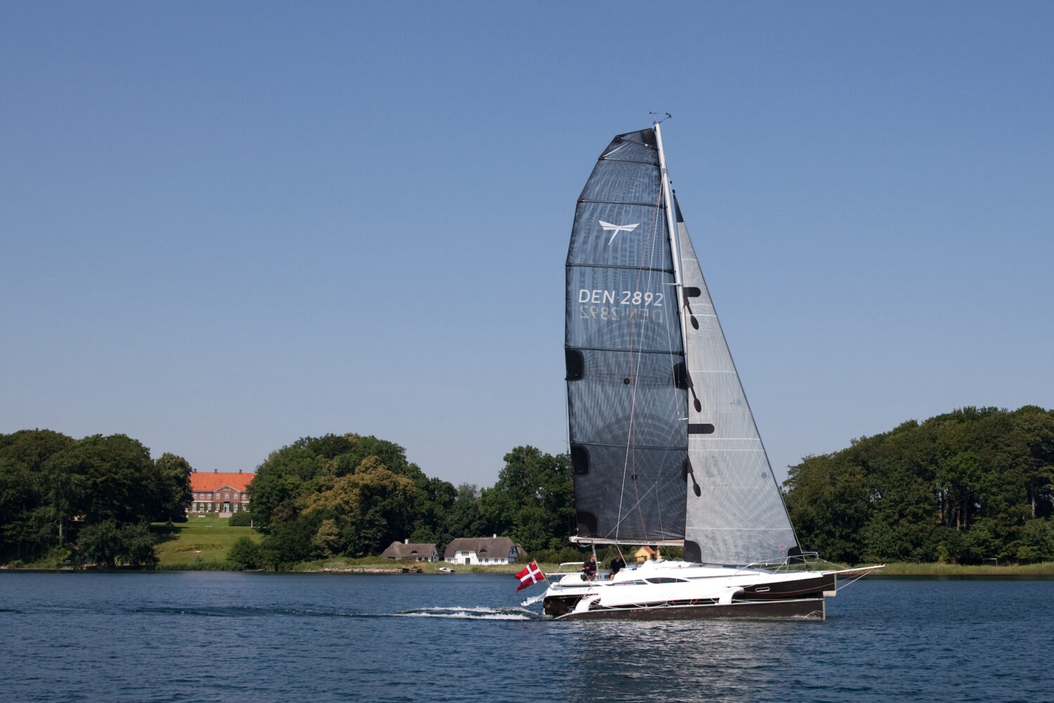 Dragonfly 28 - TMG Yachts Previously The Multihull Group