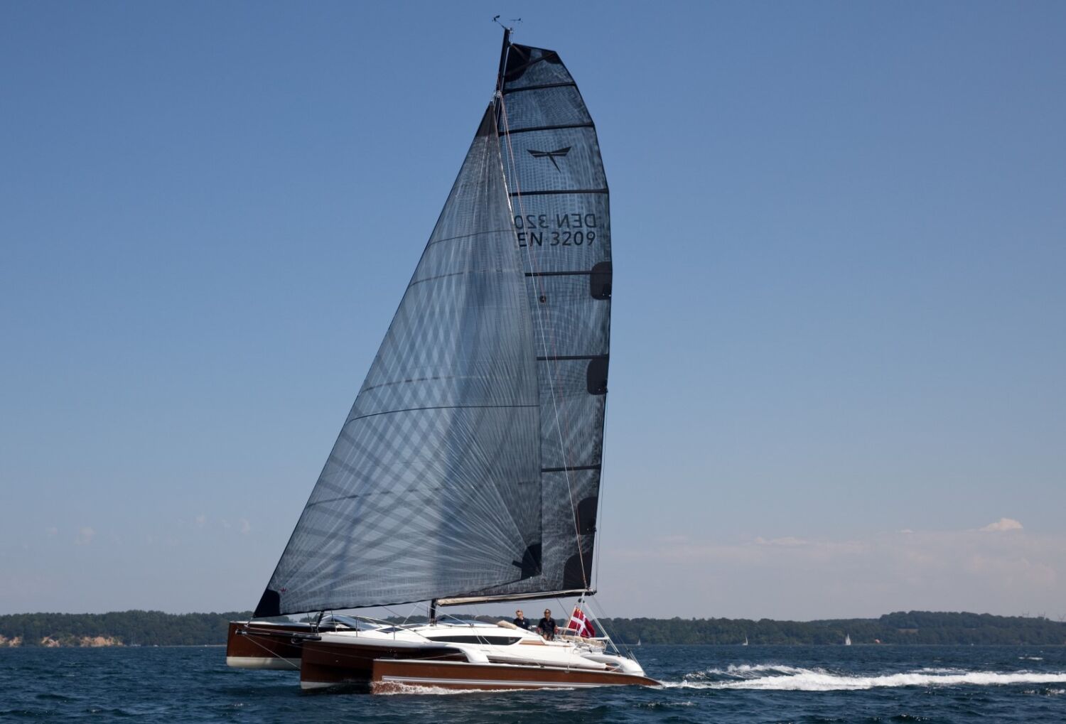 Dragonfly 32 - TMG Yachts Previously The Multihull Group
