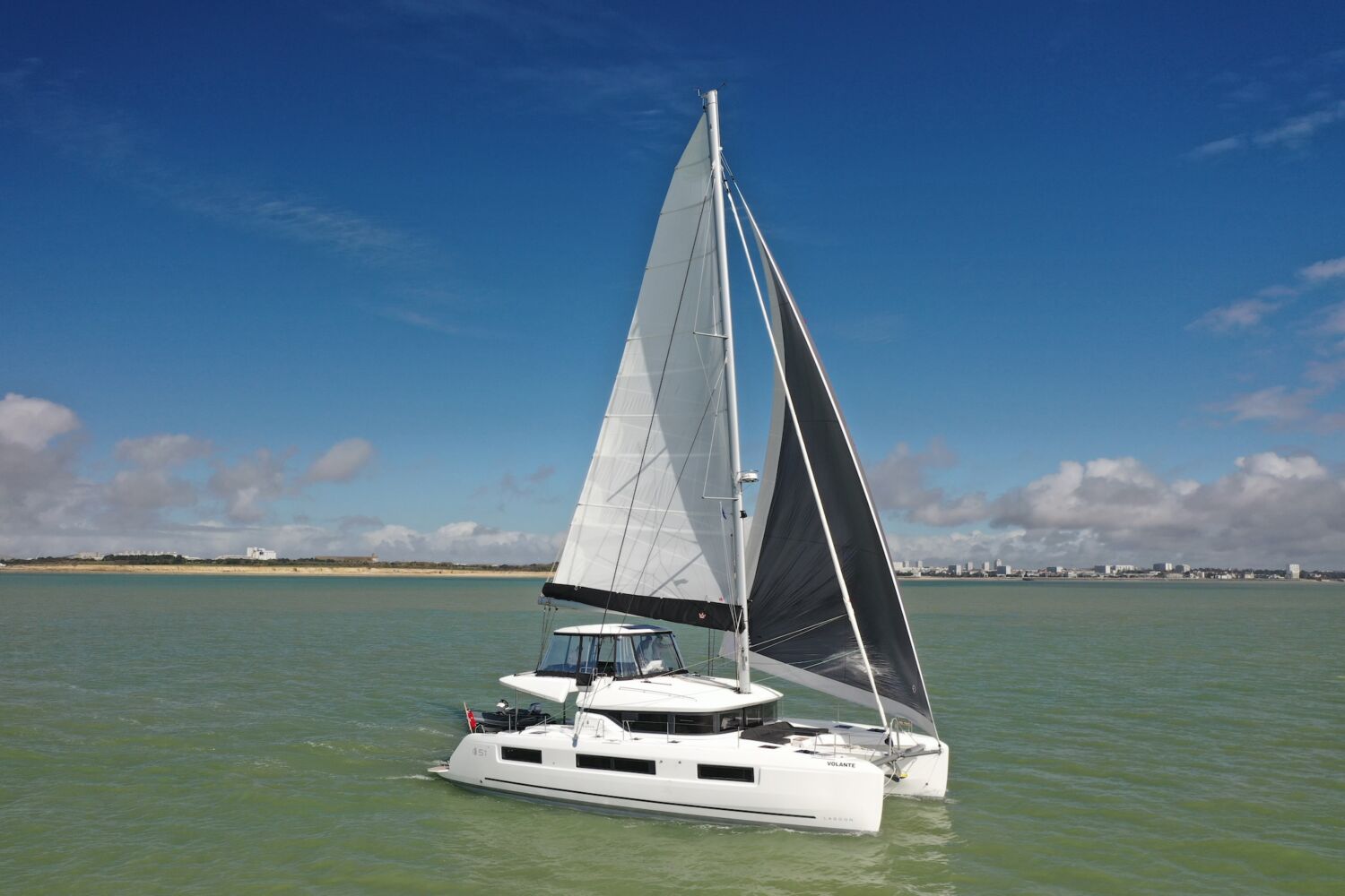 default Lagoon 51 Volante